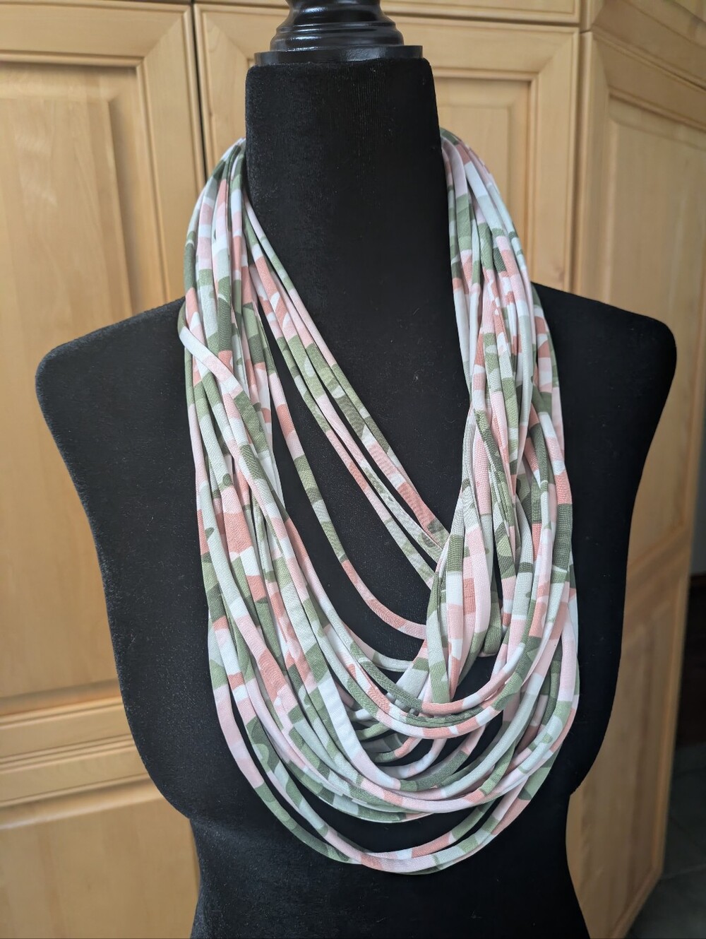 Scarf O/S - Picture 2 of 3